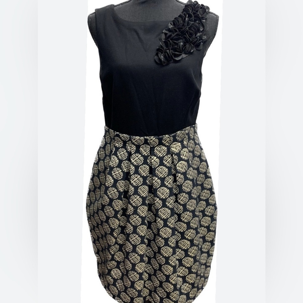 Taylor Sleeveless Cocktail Dress Black Gold Sleeveless Floral appliqué NEW Sz 10